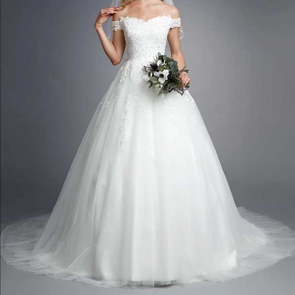 Dresses & Skirts - NWOT Off the shoulder ball gown wedding dress